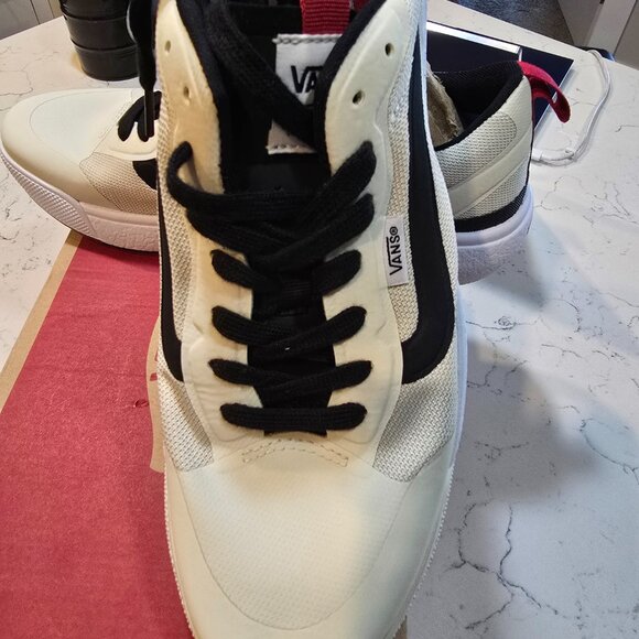 Vans MTE UltraRange EXO Shoe - Bone White/Black Men’s 10 VN0A4U1KBWI NEW - Picture 2 of 9